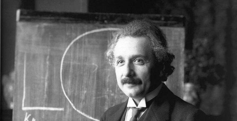 اصل هم ارزی اینشتین
